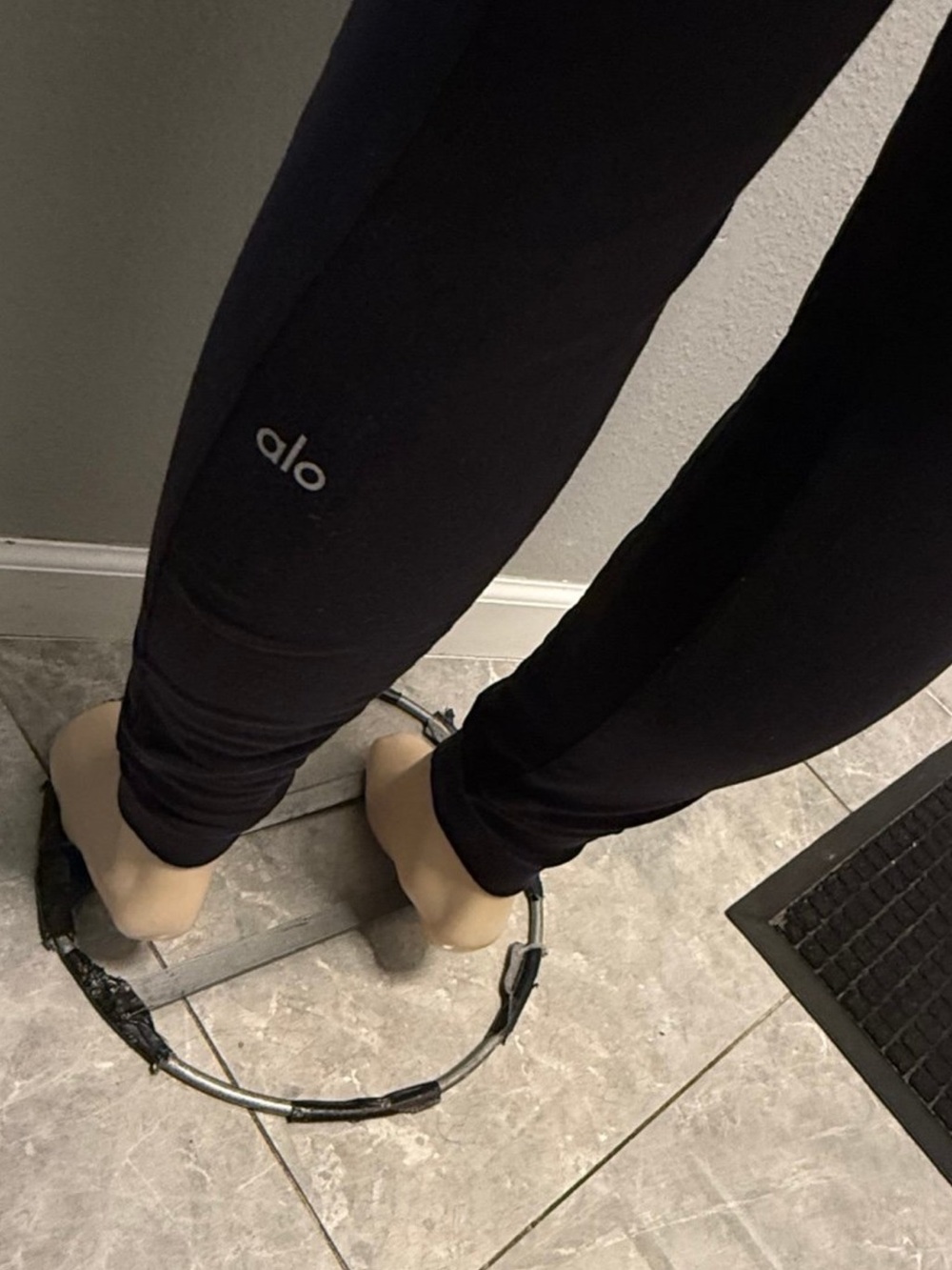 ALO Yoga Black Activewear Leggings - Picture 5 of 6